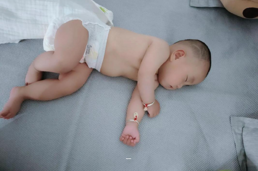 杭州宝宝先长上牙还是下牙